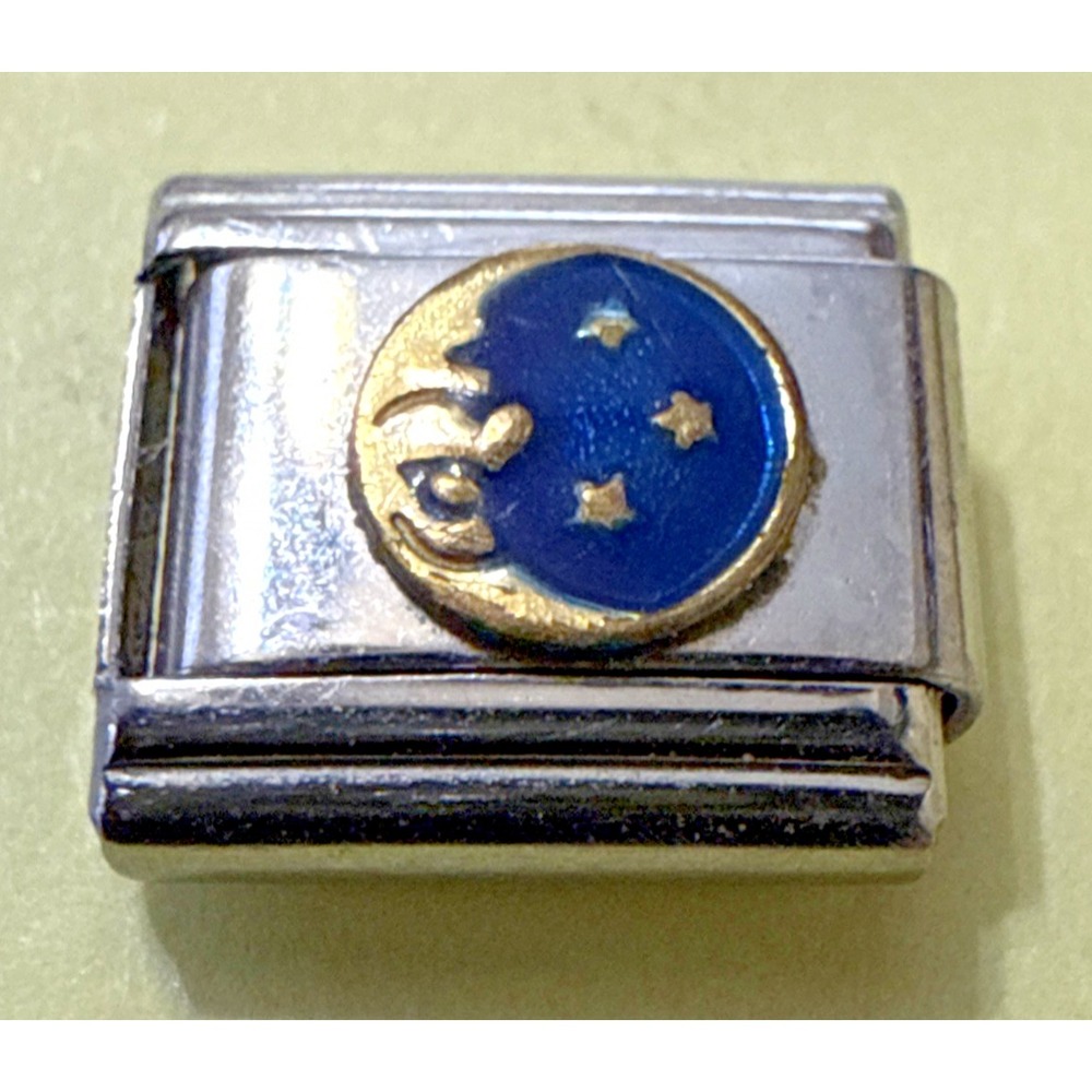 (22) - 9mm Italian Charms Circle with Gold Moon Face and Space with 3 Stars - Picture 4 of 12